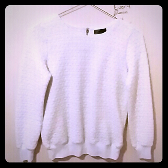 Women's xs sweatshirt with quilted detail. White. - Picture 1 of 3